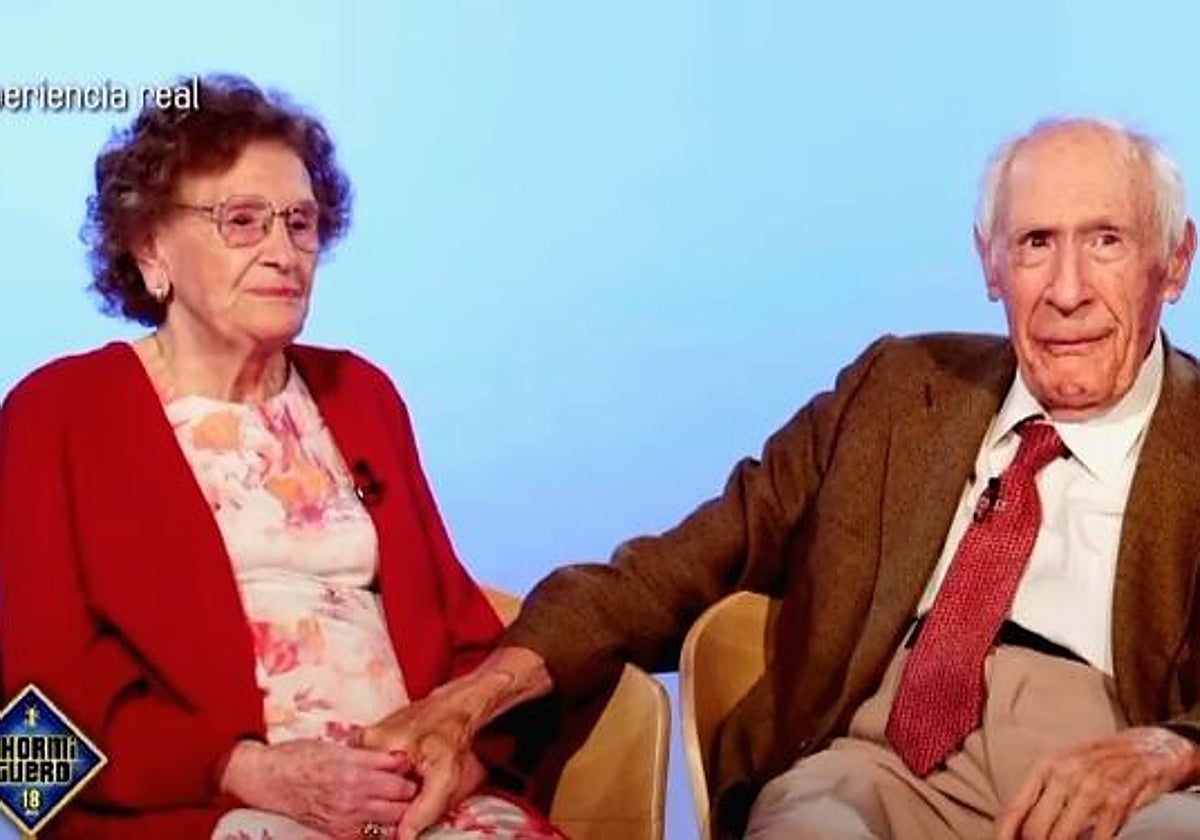 Esther y Rafael son una entrañable pareja de ancianos que ha tenido que luchar contra todo para terminar juntos