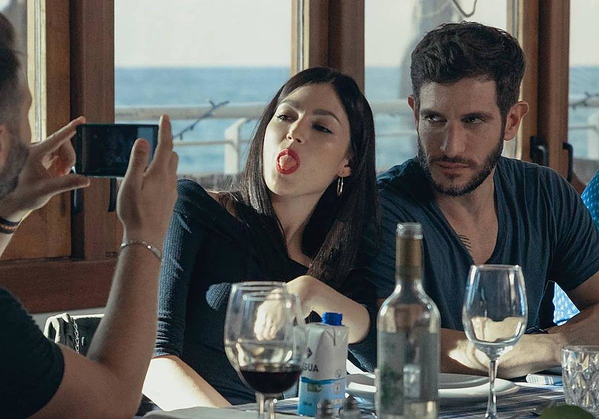 Úrsula Corberó y Quim Gutiérrez en 'El cuerpo en llamas'