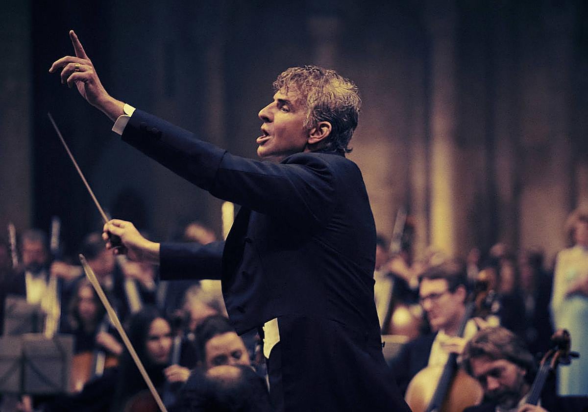 Bradley Cooper en el papel de Leonard Bernstein