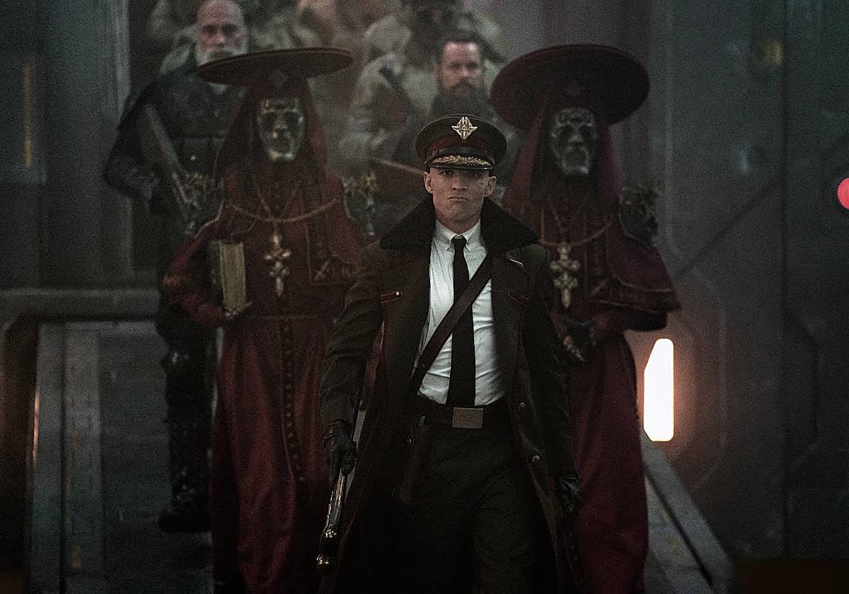 Ed Skrein en el papel de Atticus Noble