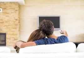 El declive de la televisión continúa y 2023 se convierte en el año de menor consumo histórico en España