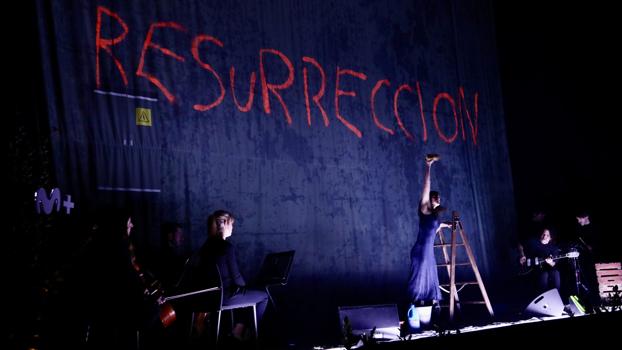 Macarena García, en una escena del Concierto de año nuevo de 'La mesías', que se convirtió en un verdadero musical sobre la serie de Los Javis