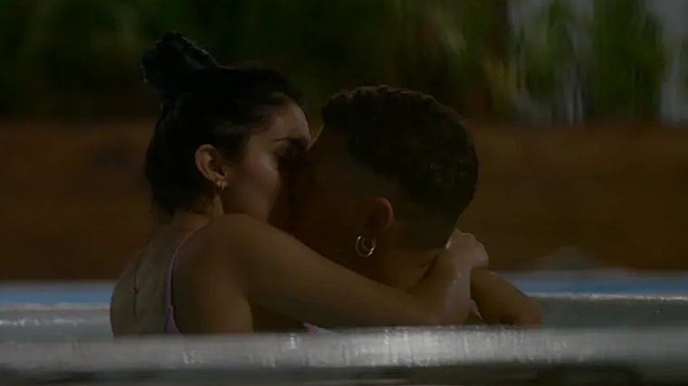 El apasionado encuentro en el jacuzzi de Sergio y Marieta, la primera en caer en la tentación