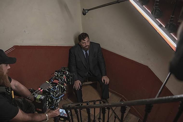 Hovik Keuchkerian, durante el rodaje de 'Reina Roja'