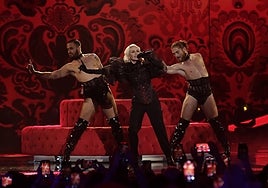 Nebulossa interpretando 'Zorra'