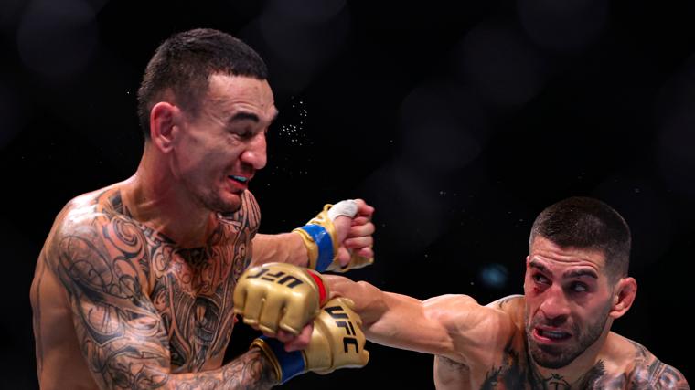 Ilia Topuria, durante su victoria en UFC 308 ante Max Holloway