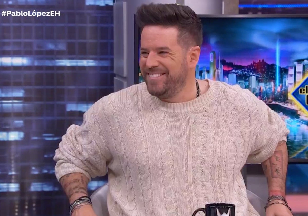Pablo López celebrando el décimo aniversario de su debut discográfico en 'El Hormiguero'