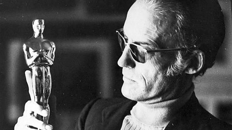 Parrondo, con uno de sus Oscar