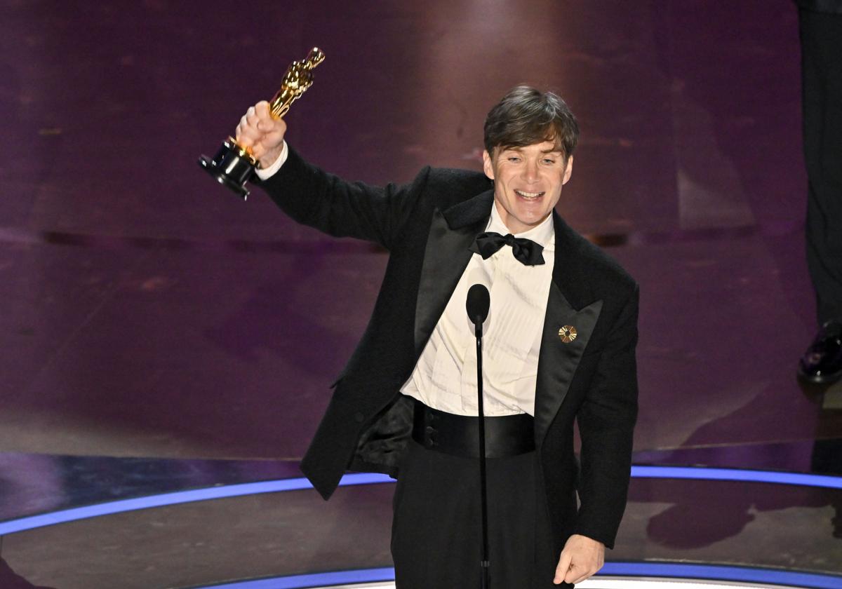 Cillian Murphy, con su Oscar por Oppenheimer