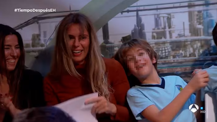 Patricia, la mujer de Arturo Valls, y su hijo Martín, durante su visita en 'El Hormiguero'