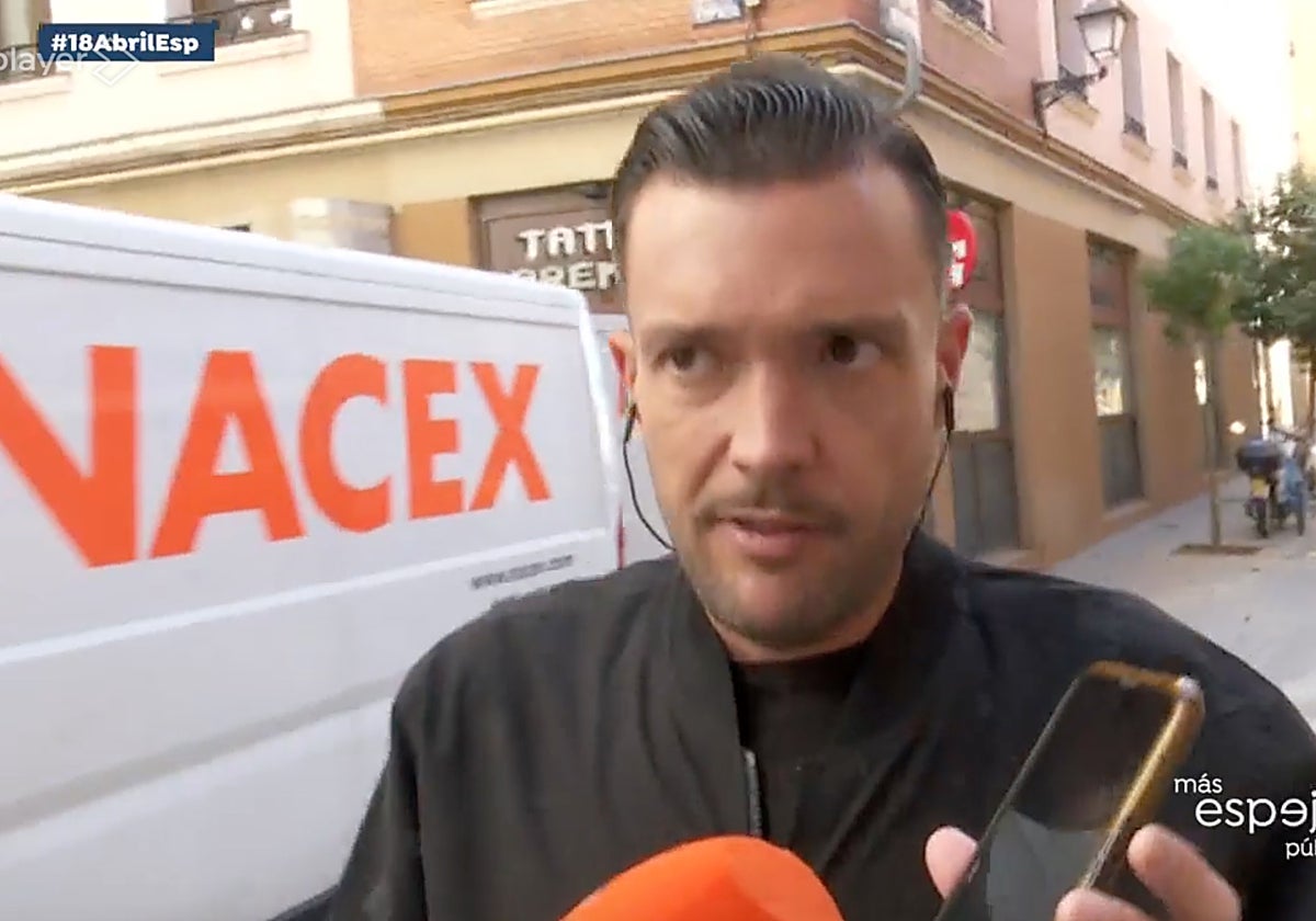 Tensión máxima entre un reportero de 'Espejo Público' y un okupa