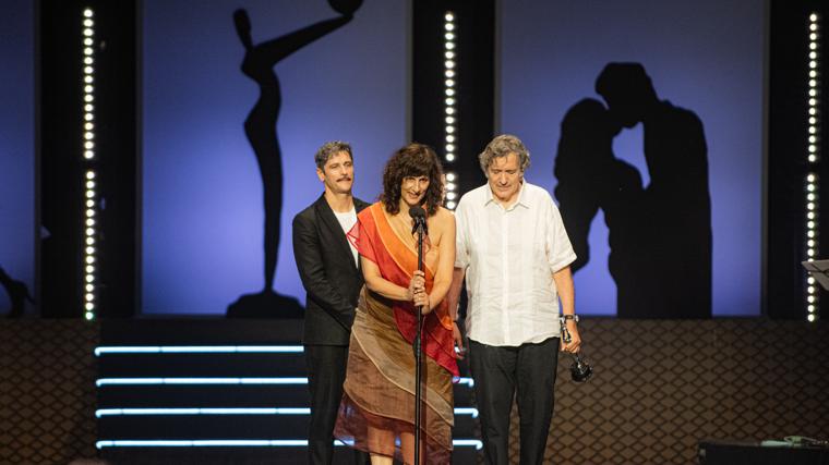 Gerardo Herrero y Mariela BesuIevsky, productores y director de 'Bajo terapia'