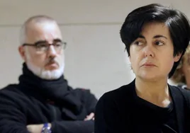 Rosario, en primer plano, y su marido, durante una de las sesiones del juicio por la muerte de su hija