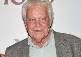 La vida personal de Felipe González: un doloroso divorcio, su mujer y el sueldo vitalicio que cobra
