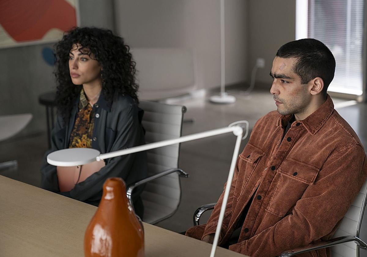 Mina El Hammani y Omar Ayuso