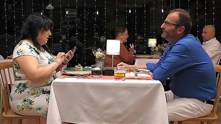 Carolina y Julio momentos antes de que él huyera de la cita