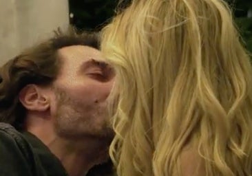 'First Dates: Hotel' abre sus puertas con una escena subida de tono en la piscina: «Me he puesto cachondo»