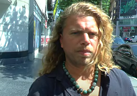 El donante de esperma con 550 hijos denuncia a Netflix por una serie sobre su vida