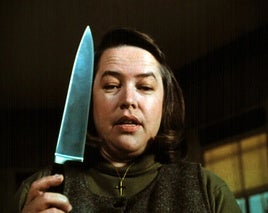 La actriz Kathy Bates anuncia su retirada: una estrella atípica que cuestionó los cánones de Hollywood
