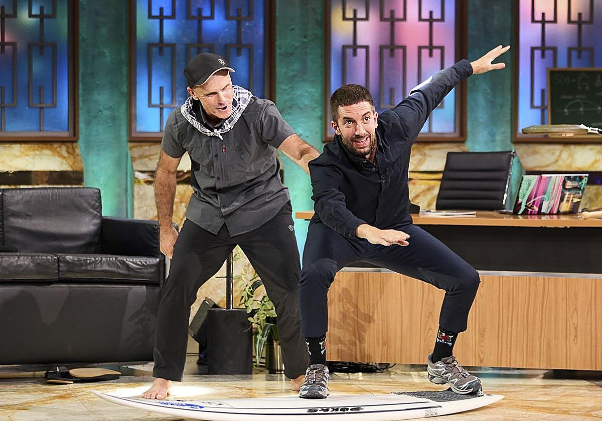 David Broncano junto a Francesena, primer invitado de 'La Revuela'