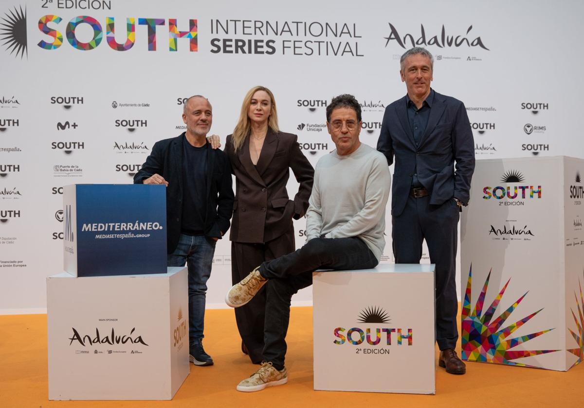 Javier Gutiérrez, Marta Hazas, Daniel Écija y Ghislain Barrois, en la presentación de 'La agencia'