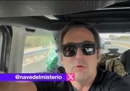 Íker Jiménez toma una drástica decisión con Rubén Gisbert tras mancharse de barro para informar sobre los efectos de la Dana en Valencia: «Estoy estupefacto»