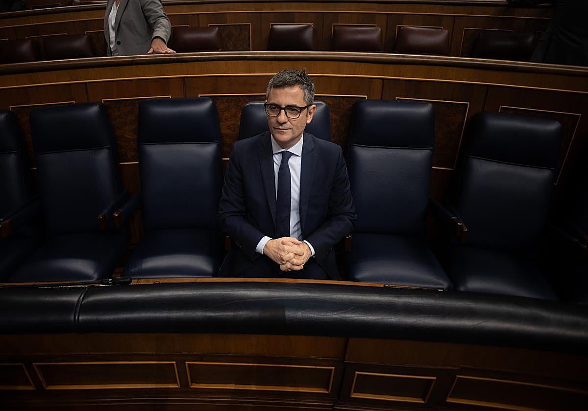 El ministro de la Presidencia, Justicia y Relaciones con las Cortes, Félix Bolaños, durante una sesión plenaria en el Congreso de los Diputados, a 12 de noviembre de 2024