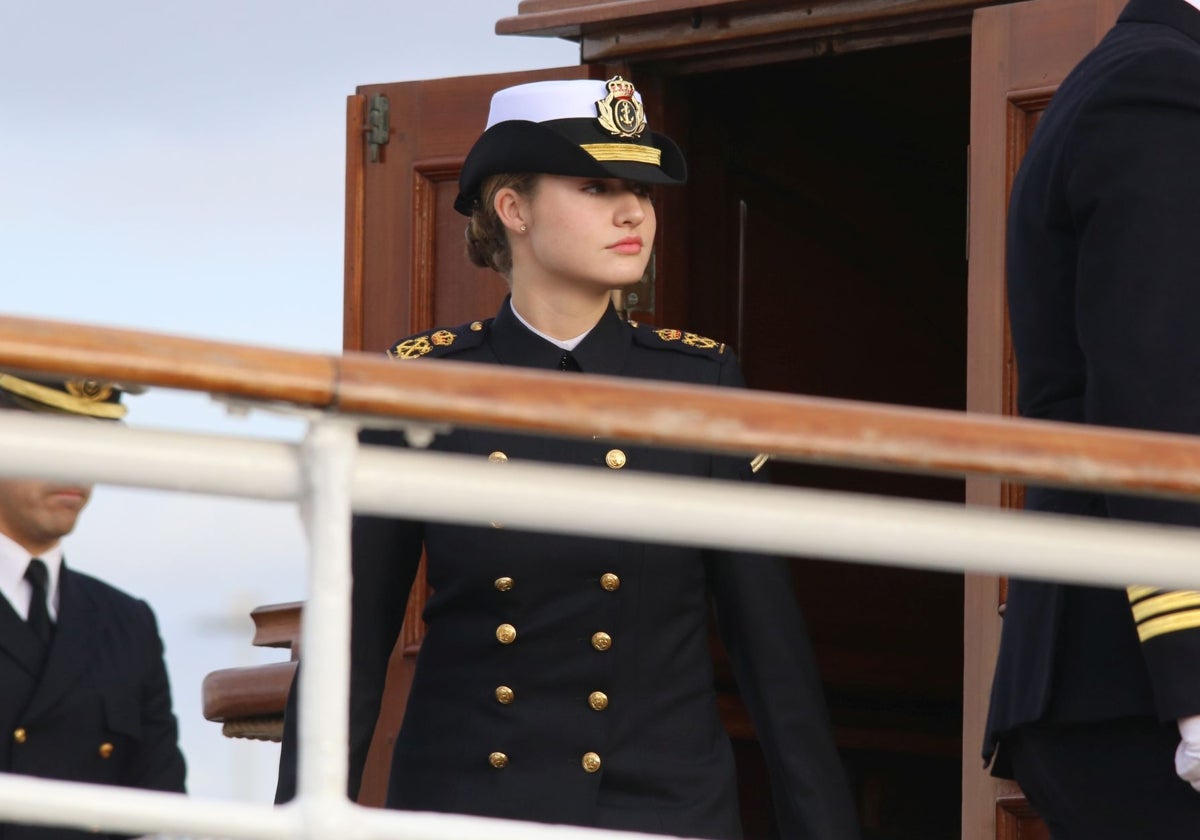 La Princesa Leonor, tras embarcar en el Juan Sebastián Elcano