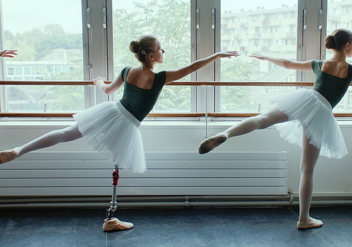Maud junto a su hermana en una escena del documental 'We have a dream'