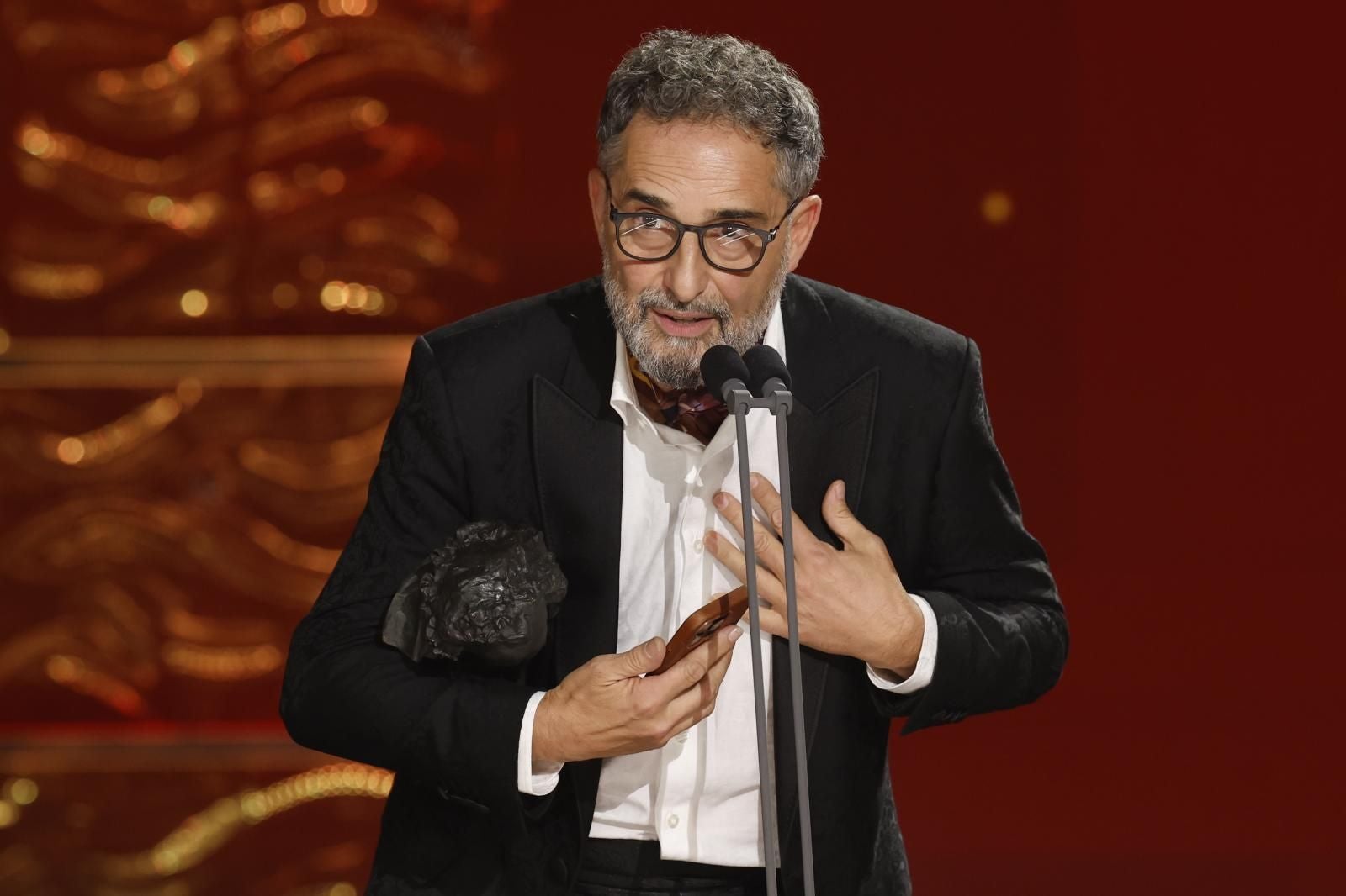 El cantante Jorge Drexler recoge en nombre del director brasileño Walter Salles el Goya a la Mejor película Iberoamericana por 'Ainda estou aquí'.