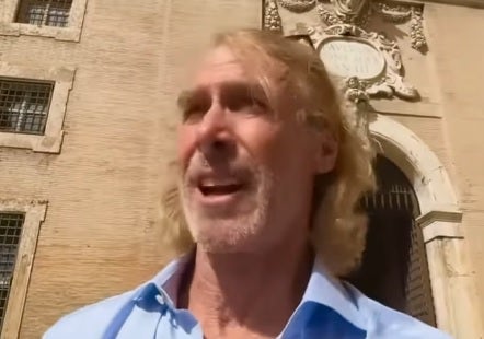 El director de cine Michael Bay en el Vaticano
