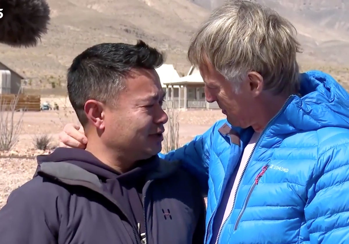 El hijo de Jesús Calleja se ha derrumbado al despedirse de su padre ante su inminente viaje al espacio.