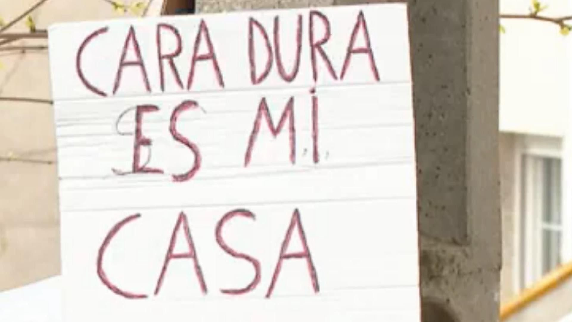 Okupan la casa de dos jubilados en Barcelona con los propietarios viviendo en la planta de abajo