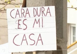 Okupan la casa de dos jubilados en Barcelona con los propietarios viviendo en la planta de abajo: «El hijo va a un colegio privado»