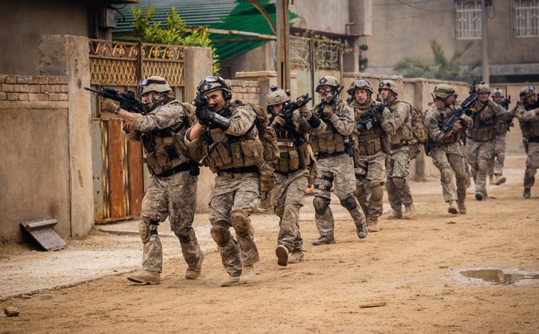 Imagen principal - Fotogramas de Warfare: Tiempo de guerra