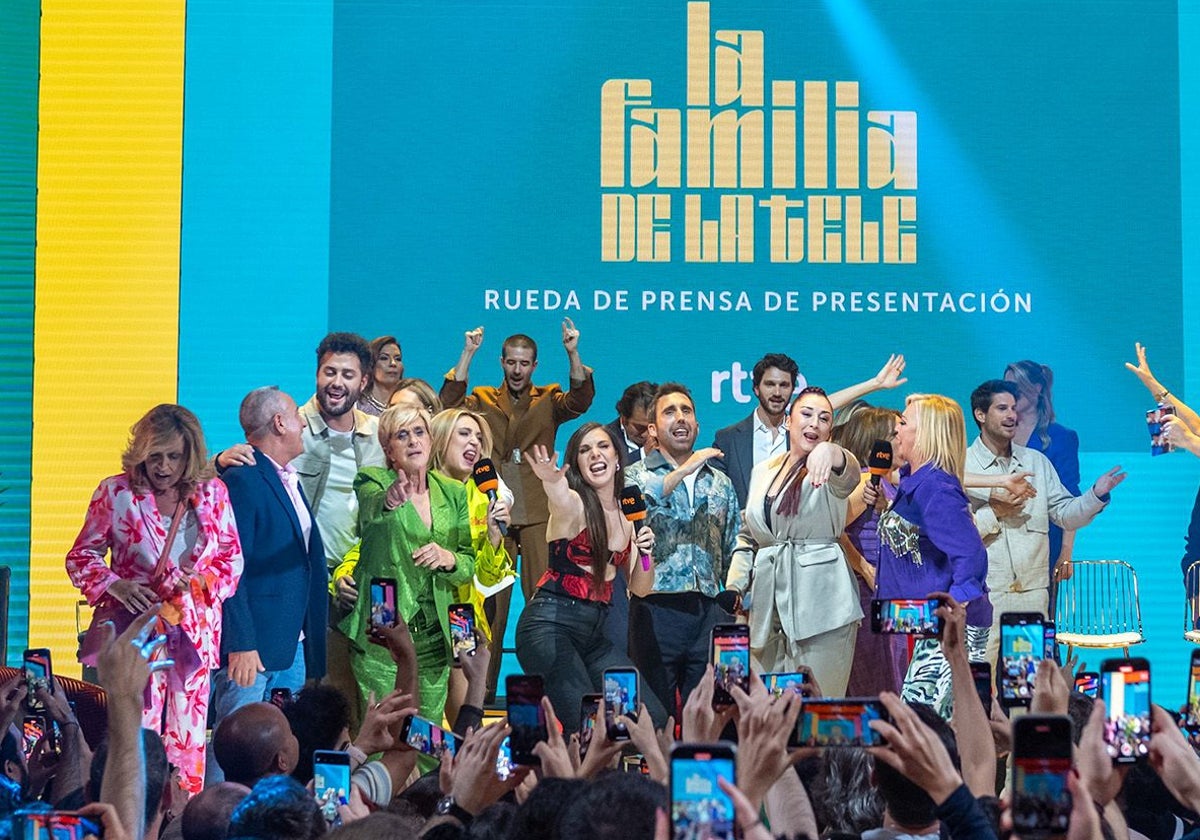 'La familia de la tele' durante la presentación