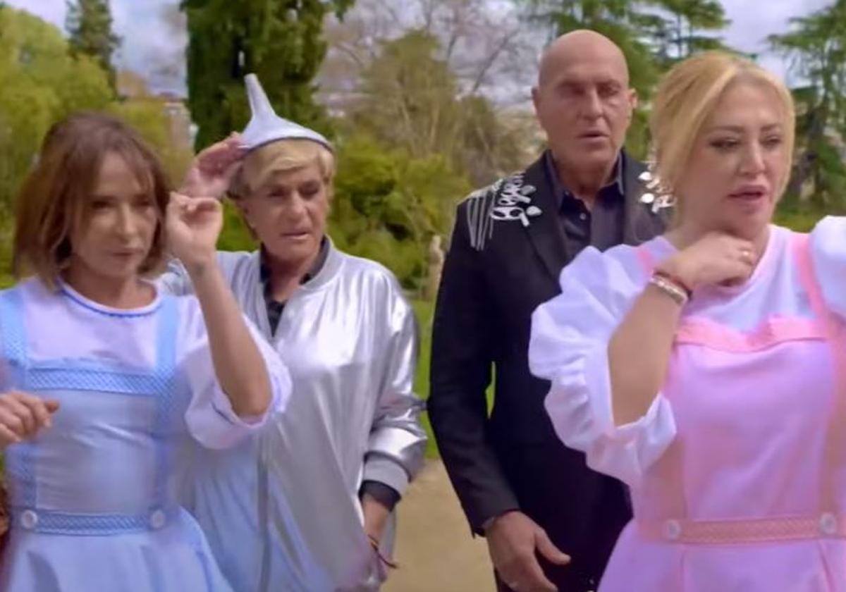 'La familia de la tele', en directo: desfile de carrozas y última hora del estreno de Belén Esteban, María Patiño y resto de colaboradores en el programa de TVE hoy