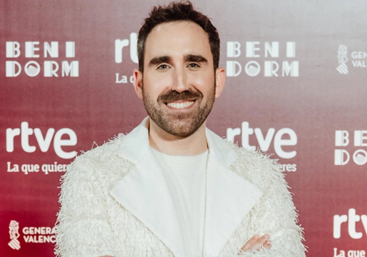 Aitor Albizua, presentador de 'La familia de la tele', ha reaccionado a la cancelación del programa tras el apagón.