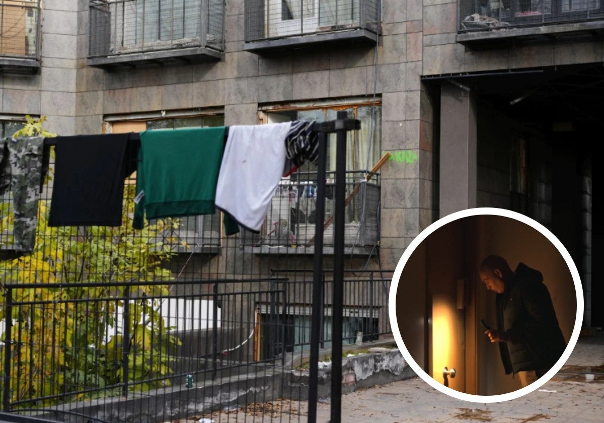 Un reportero de LaSexta habla con un trabajador que vive en el 'hotel okupa' de Madrid