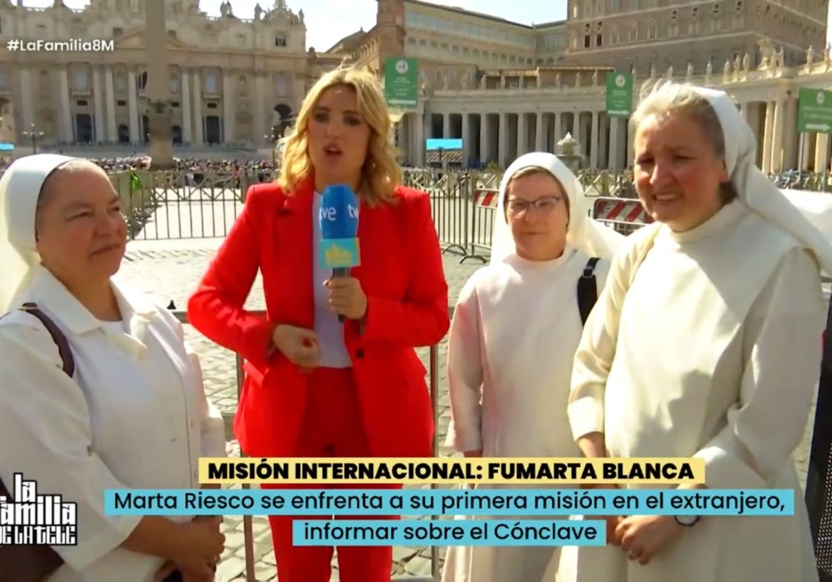 Marta Riesco en 'La familia de la tele' desde el Vaticano
