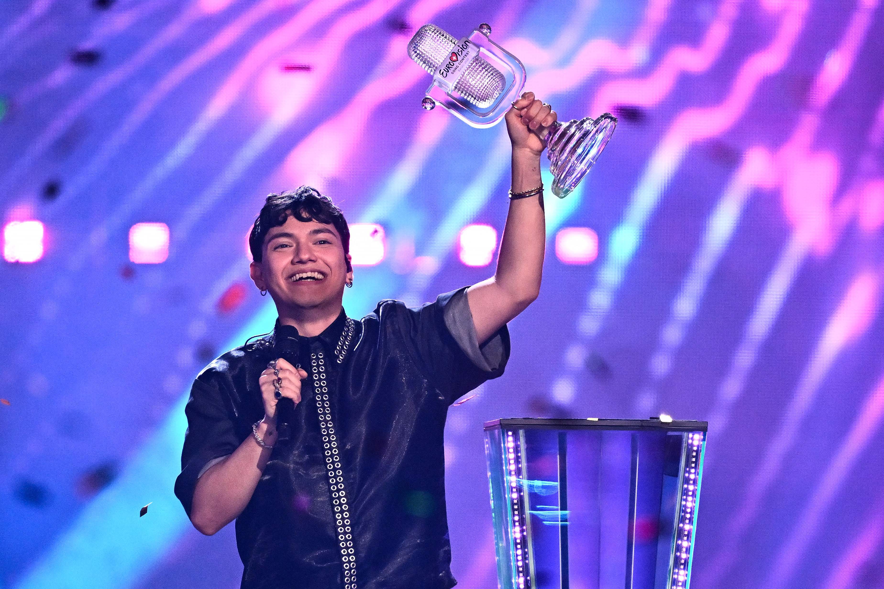 J J, representante de Austria, gana el micrófono de cristal con su 'Wasted Love'