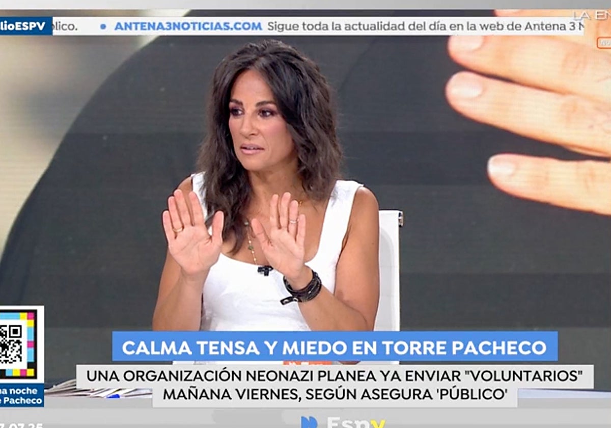 Los miembros del equipo de 'Espejo Público' han vivido un tremendo susto cuando una cámara se ha caído en directo.