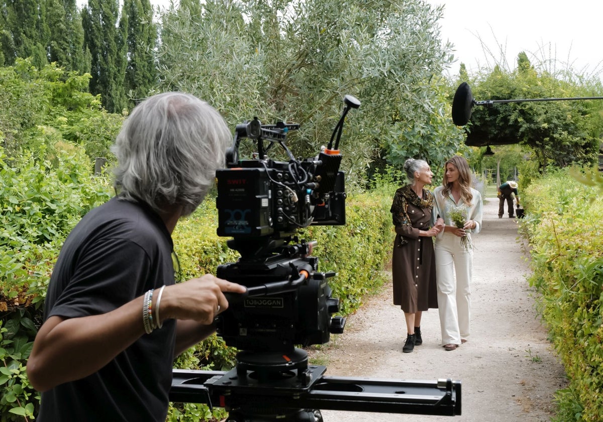 Ángela Molina y Amaia Salamanca grabando su nueva serie