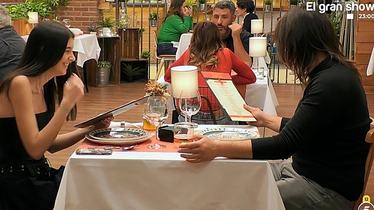 Martí y Sara durante la cita en el restaurante de 'First Dates'