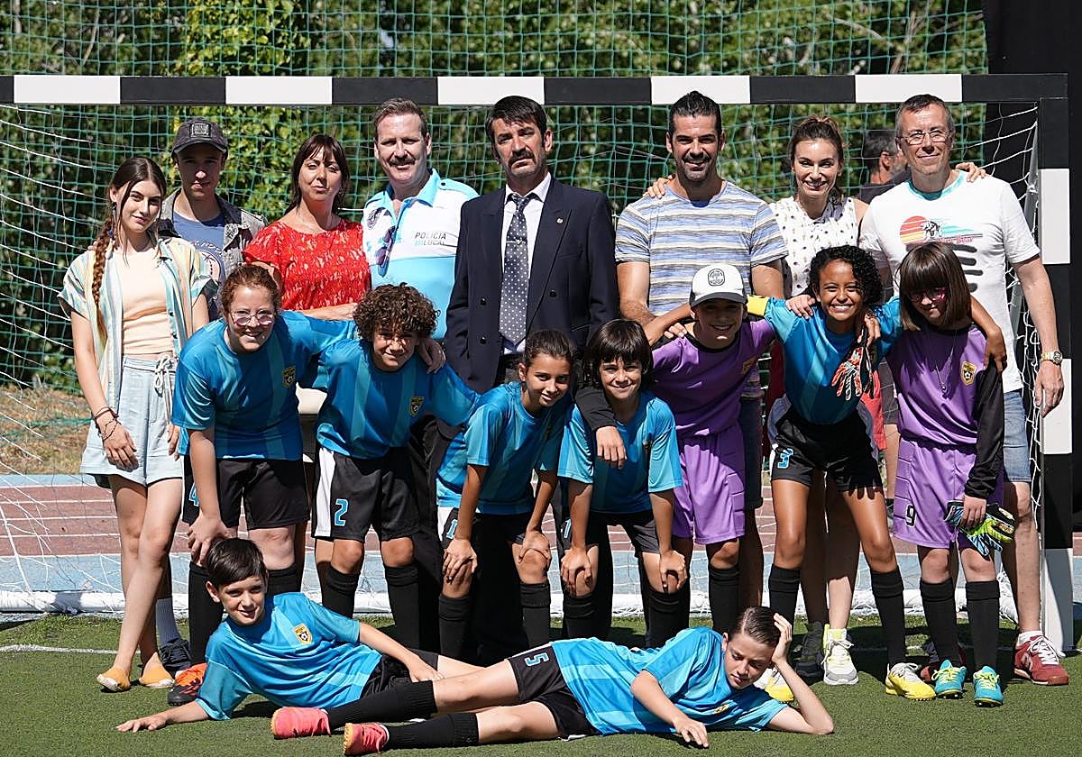El elenco de 'Los futbolísimos 2', con Arturo Valls, Miguel Ángel Muñoz y Joaquín Reyes, entre otros