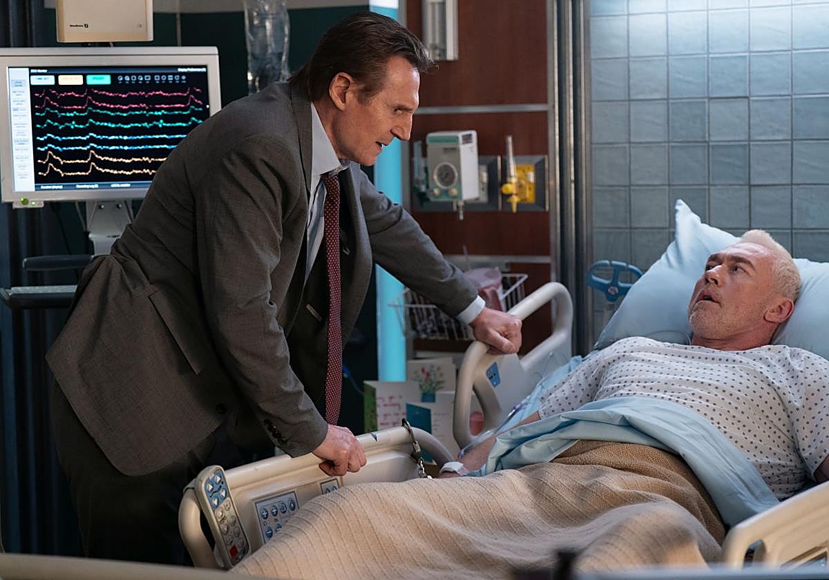 Liam Neeson, a lo Tom Cruise en una escena de la nueva 'Agárralo como puedas'