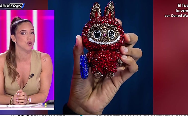 Imagen principal - 'Aruser@s' ha mostrado el Labubu que lució en su mochila Naomi Osaka en el US Open.