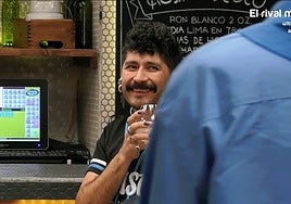 Estupor total  por el inesperado reencuentro de dos solteros con un pasado en común: «¿Qué hacemos ahora?»