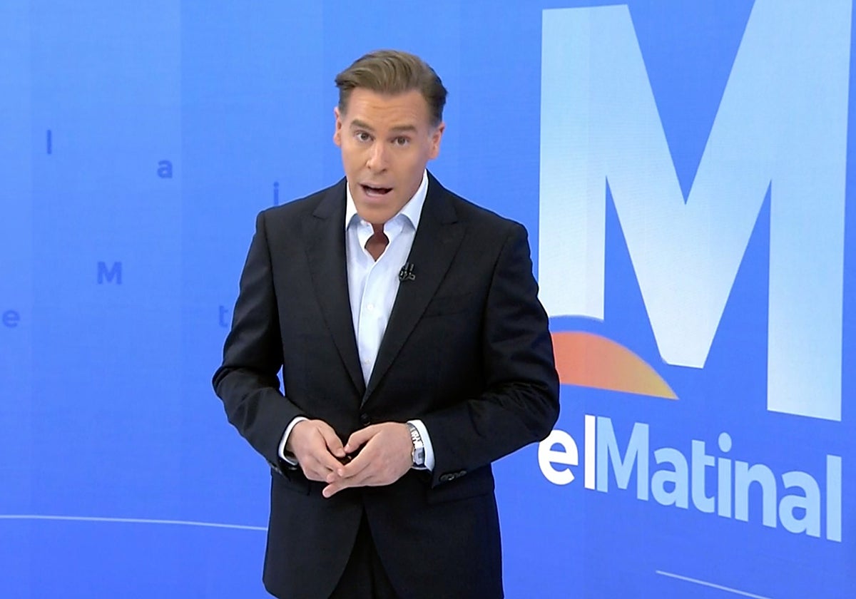 Bricio Segovia, presentador del Telediario matinal de Telecinco, se ha hecho eco del terrorífico estreno de la semana.