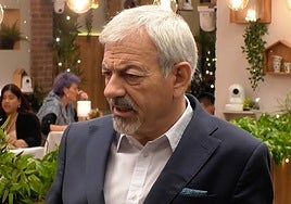 Carlos Sobera alucina con la sorprendente revelación de una soltera de 'First Dates': «¿Qué me estás diciendo?»